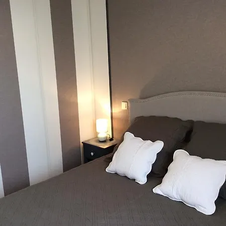 D'hotes A Bed & Breakfast